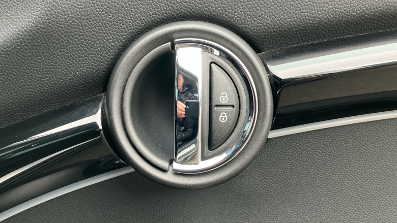 MINI Hatchback 1.5 Cooper Classic Premium 3dr Auto Petrol Hatchback